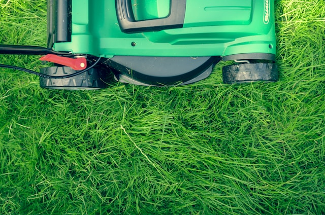 Complete Guide to Lawn Care & Landscaping Services in St. Pete: Design, Maintenance, and Irrigation Explained